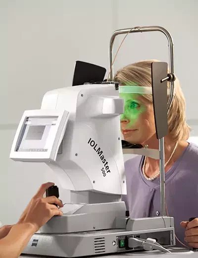 Equipment-Biometry IOL Master-Person