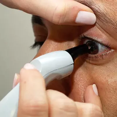 Equipment-Pachymetry-Person