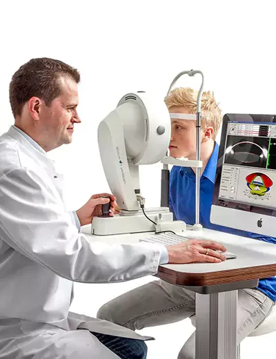 Equipment-Pentacam-Person