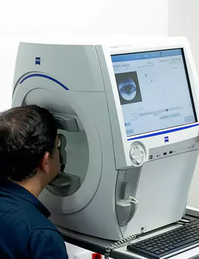 Equipment-Perimetry-Person